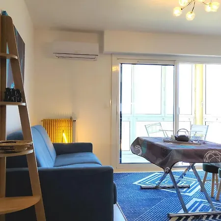 Bright Of 27 M2 With Balcony * Saint-Raphael (Var)