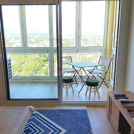 Apartment Bright Of 27 M2 With Balcony